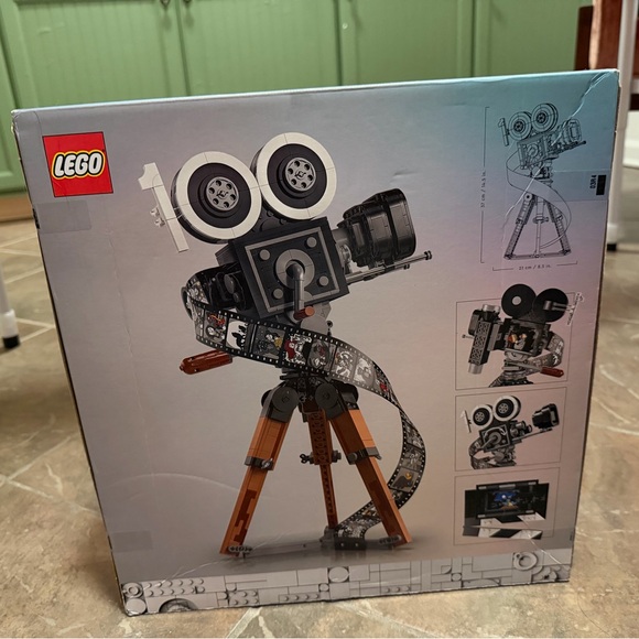 LEGO Walt Disney Tribute Camera - Picture 2 of 3